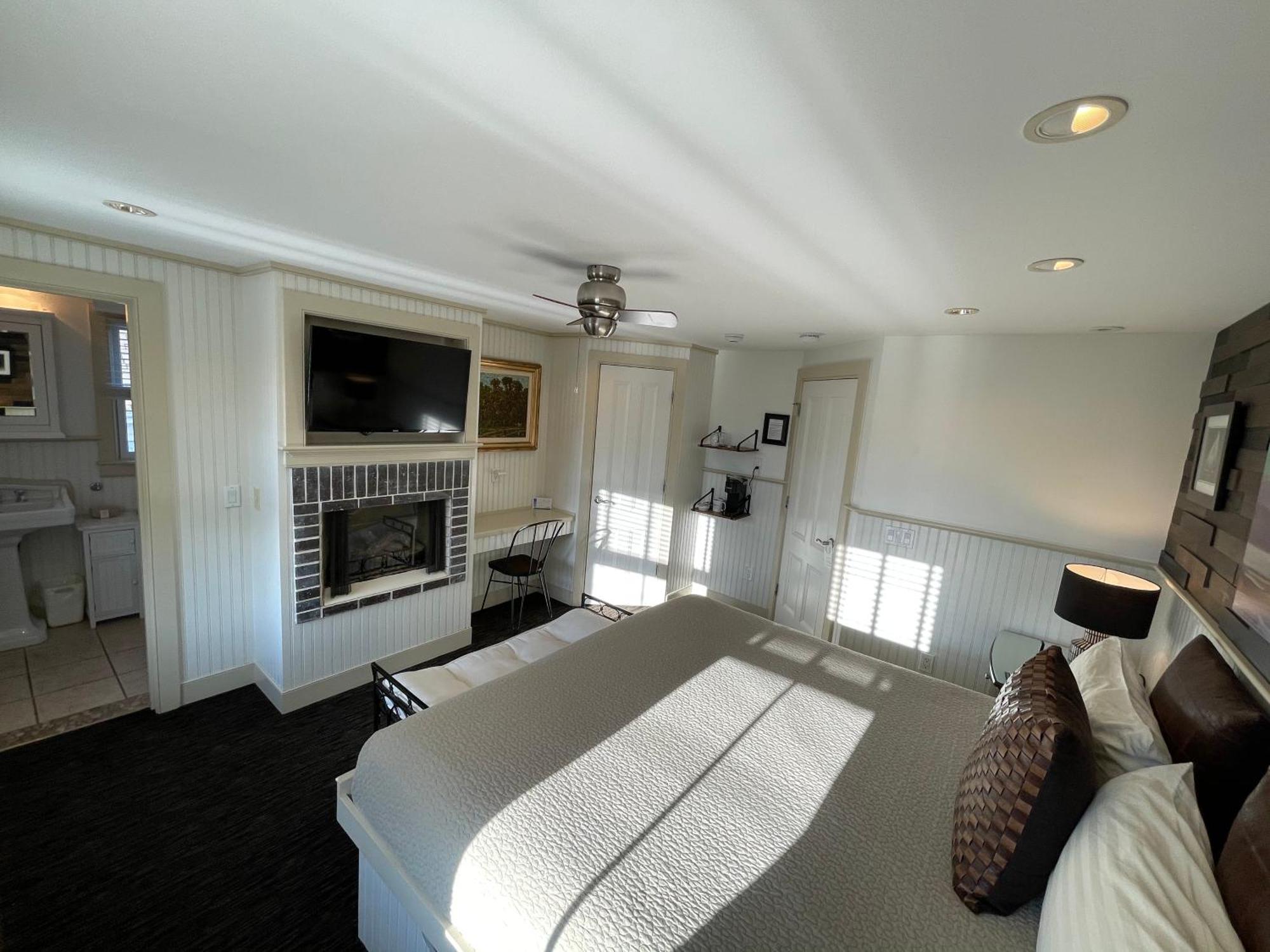 White Porch 4*